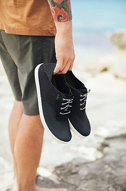Olukai Nohea Moku Mesh shoes Mens 11, cost over $100, sell