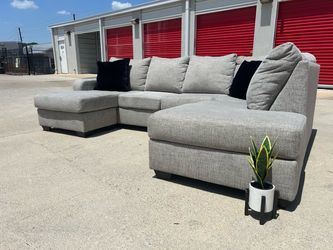 FREE DELIVERY! Beautiful Sectional!