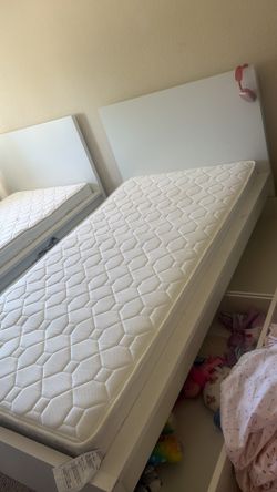 Twin bed