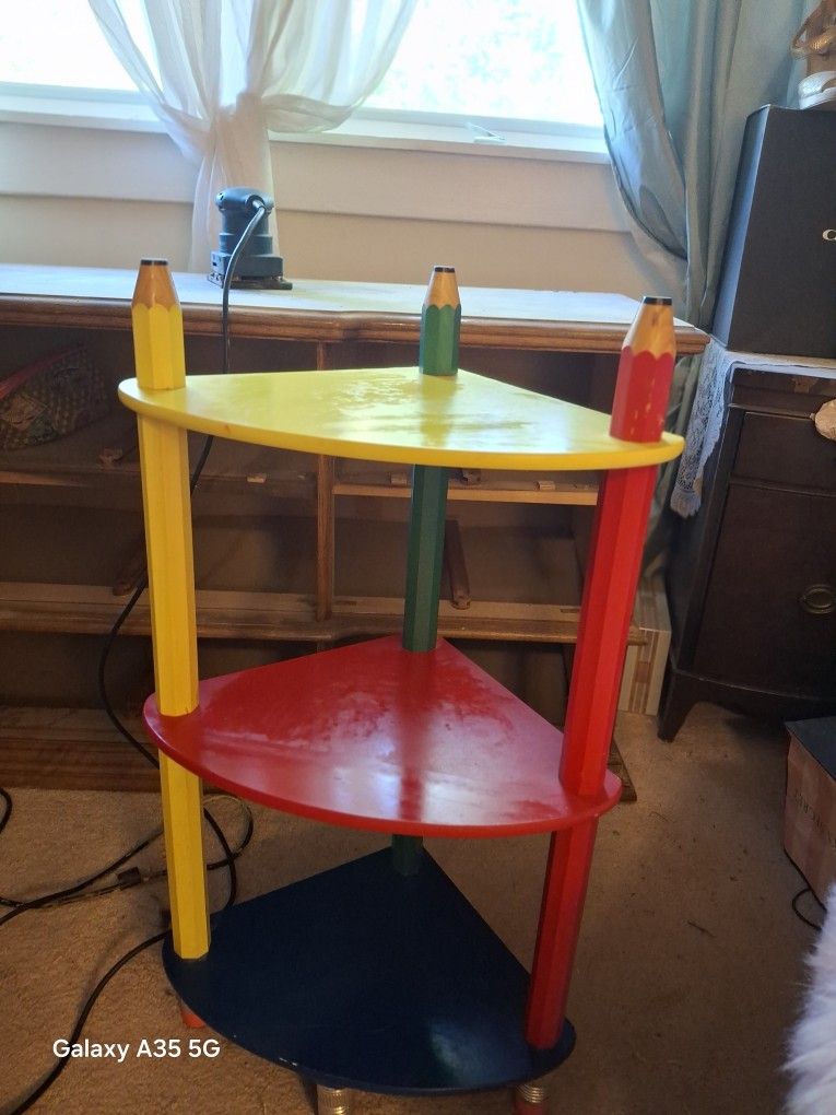 SHELF FOR CHILDS ROOM