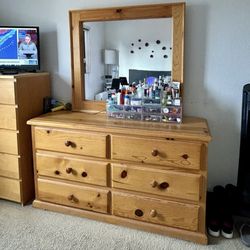 Dresser With Mirror 