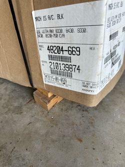 Roof air conditioner for a Rv