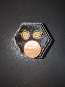 Gold nugget stud earrings