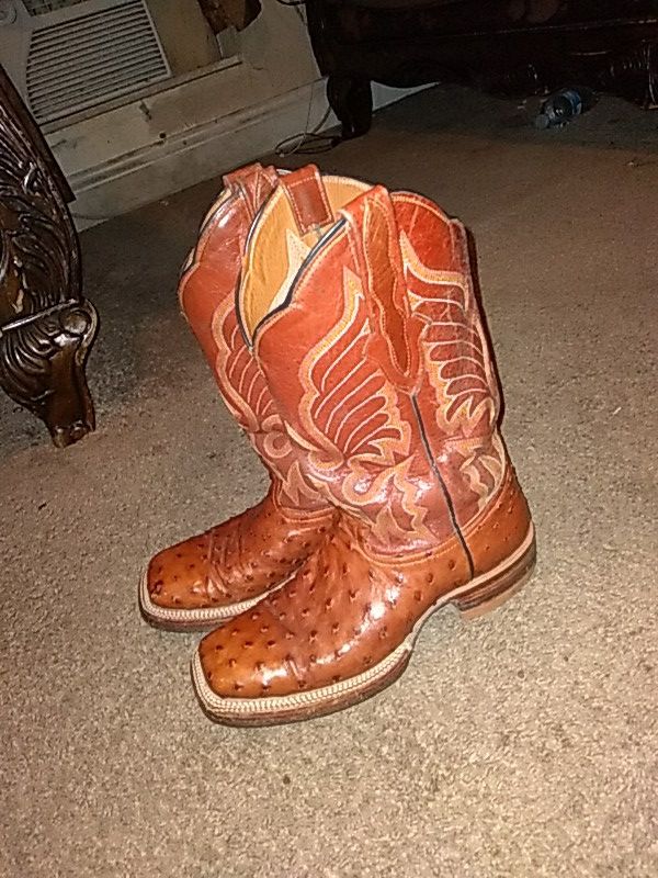 Botas originales de avestruz numero 6 for Sale in Dallas, TX - OfferUp
