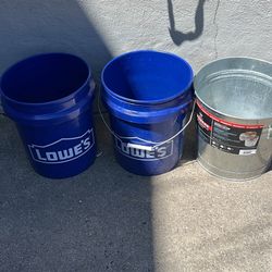 3 large buckets in perfect condition.