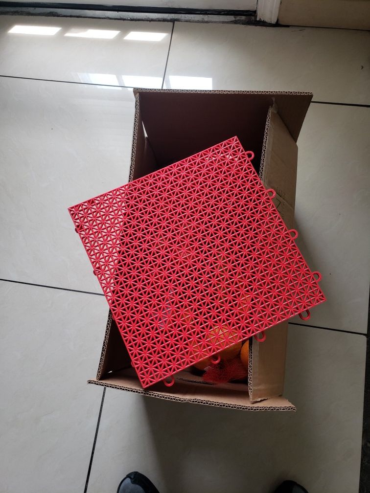 Red Grip Lock Tiles