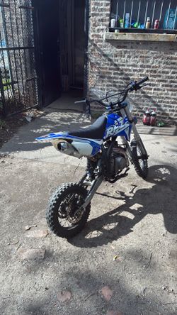 Great dirtbike automatic for sale just had new carb new clutch action $750. Can jump on and pull off no problems. We’ll accept trade for moped or scoo