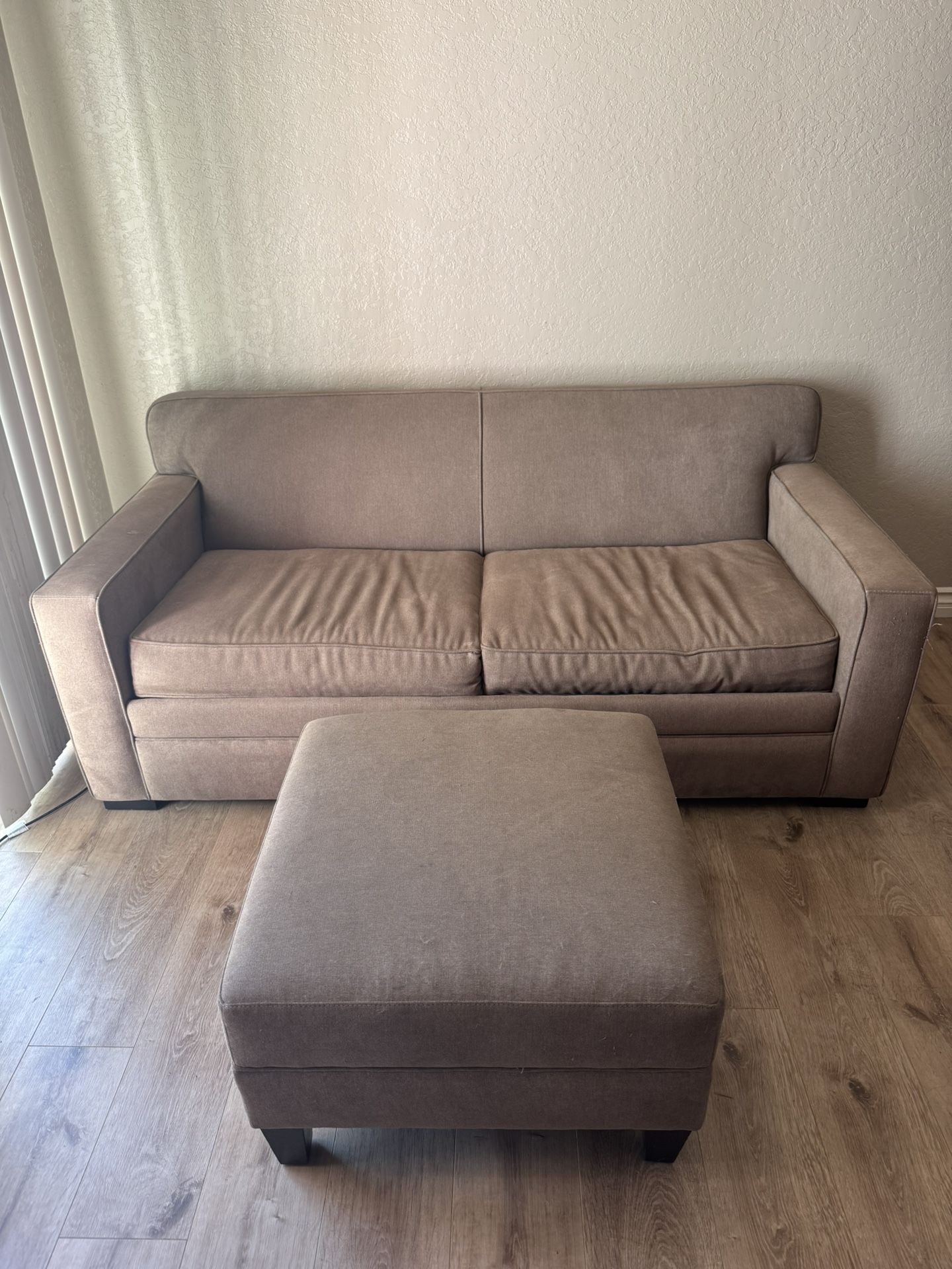 Pull Out Sofa Bed/ Couch