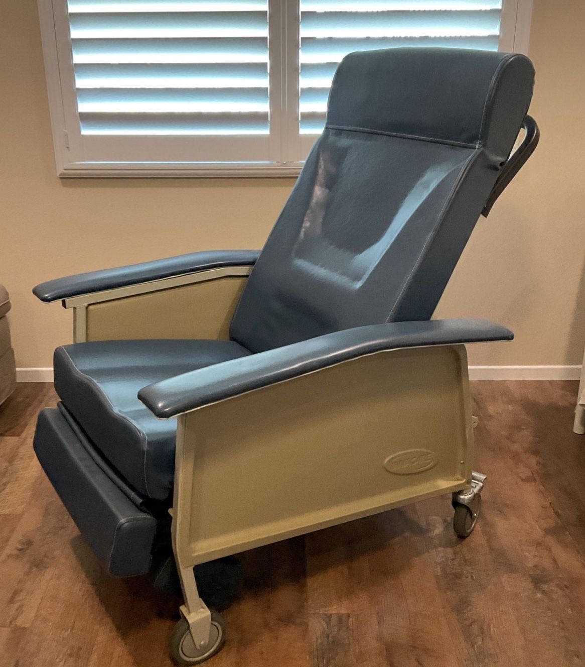 Geri Chair, Invacare Deluxe Three Position Recliner Geriatric Chair