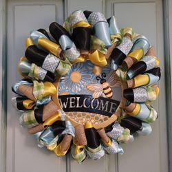 Welcome wreath with bees