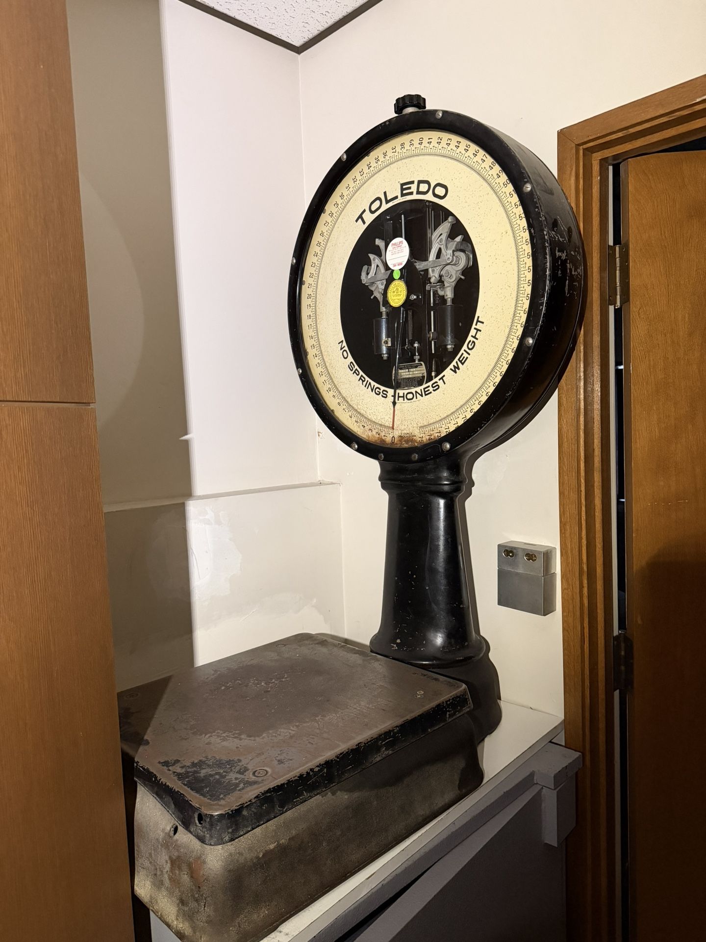 Vintage Toledo "No Springs Honest Weight" Industrial Scale Platform 1(contact info removed)