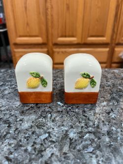Vintage Ceramic Lemon Salt And Pepper Shakers with Plastic Stoppers.  Size approximately 2 1/2 inches tall.  Brand new never used.