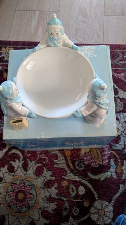 Avon  Snowlady  Holiday Gift Collection   RARE. 2002