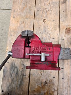 Small Startett metal vice