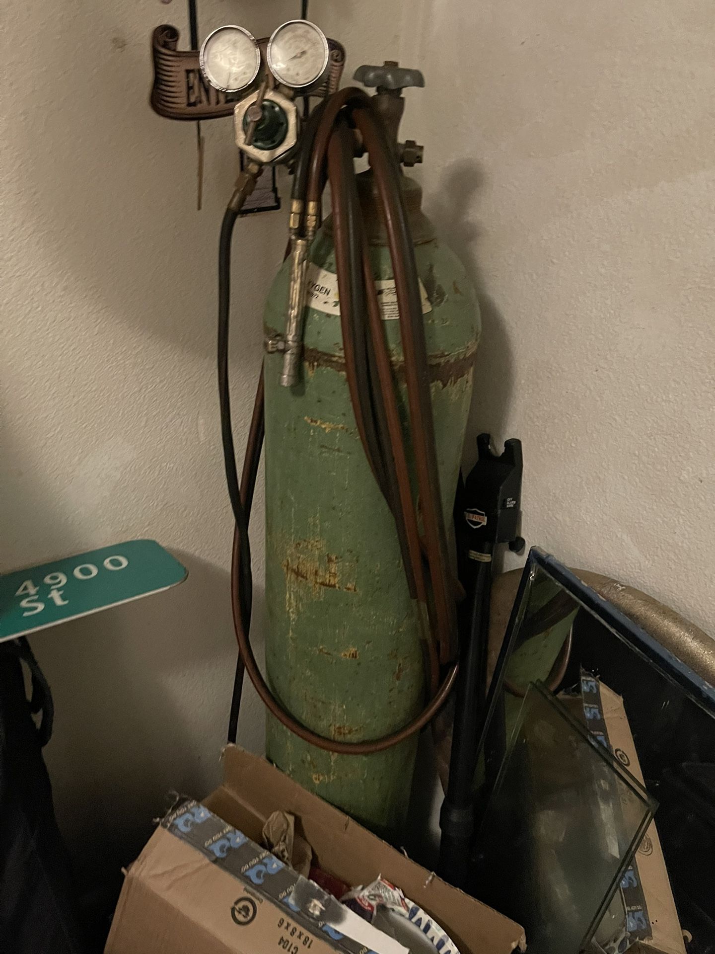 Oxegen Tank With Regulators K