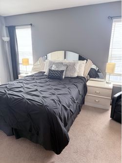 QUEEN 5PC WHITE BEDROOM SET *