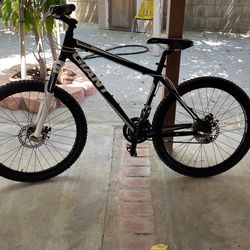 giant Mountain Bike