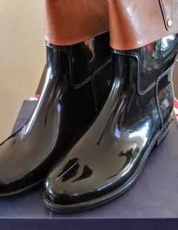 Women's Size 10 Rain Boots Never Worn Still In Box