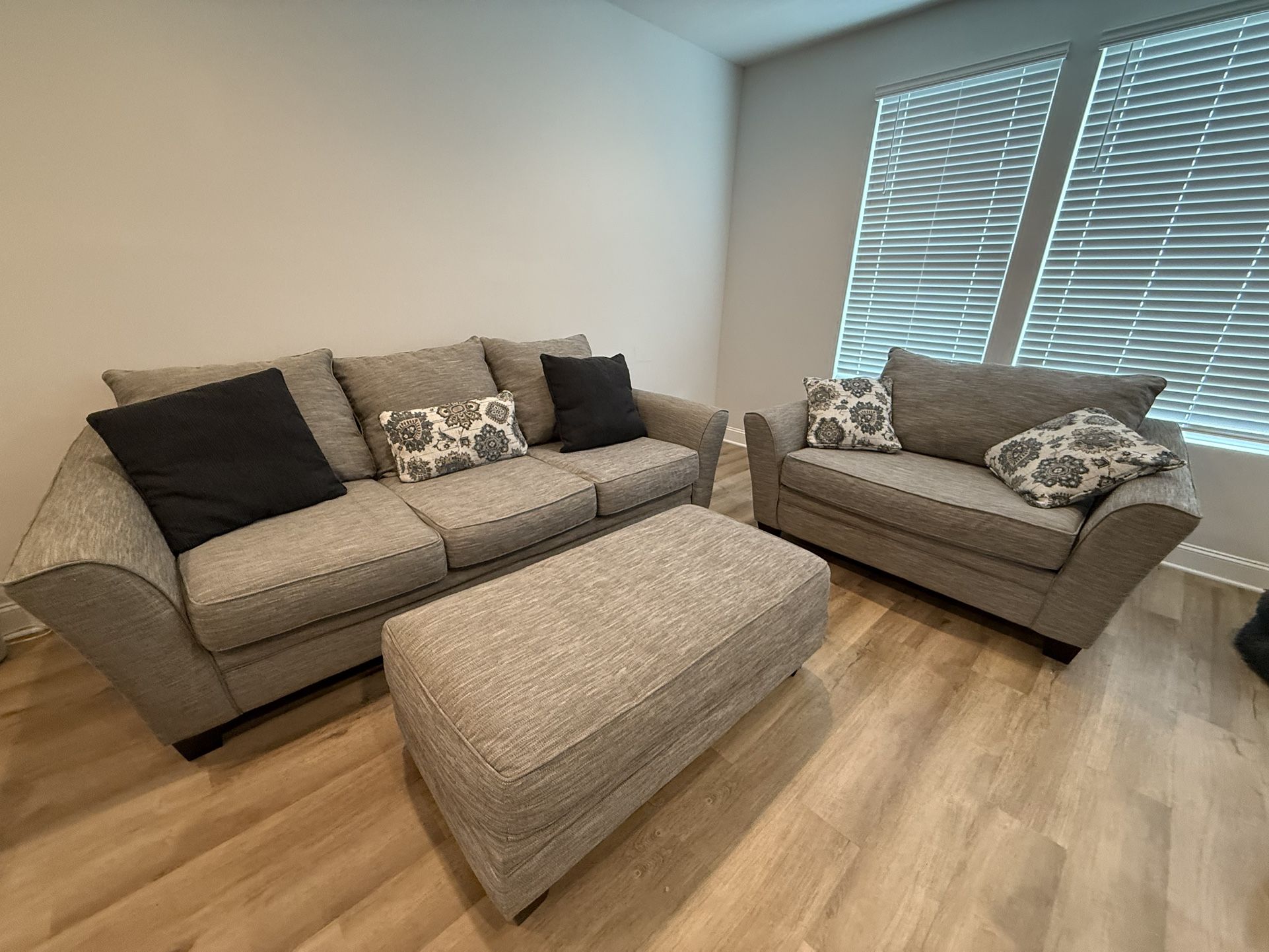 Couch Set with Ottoman!! MUST PICK UP!!