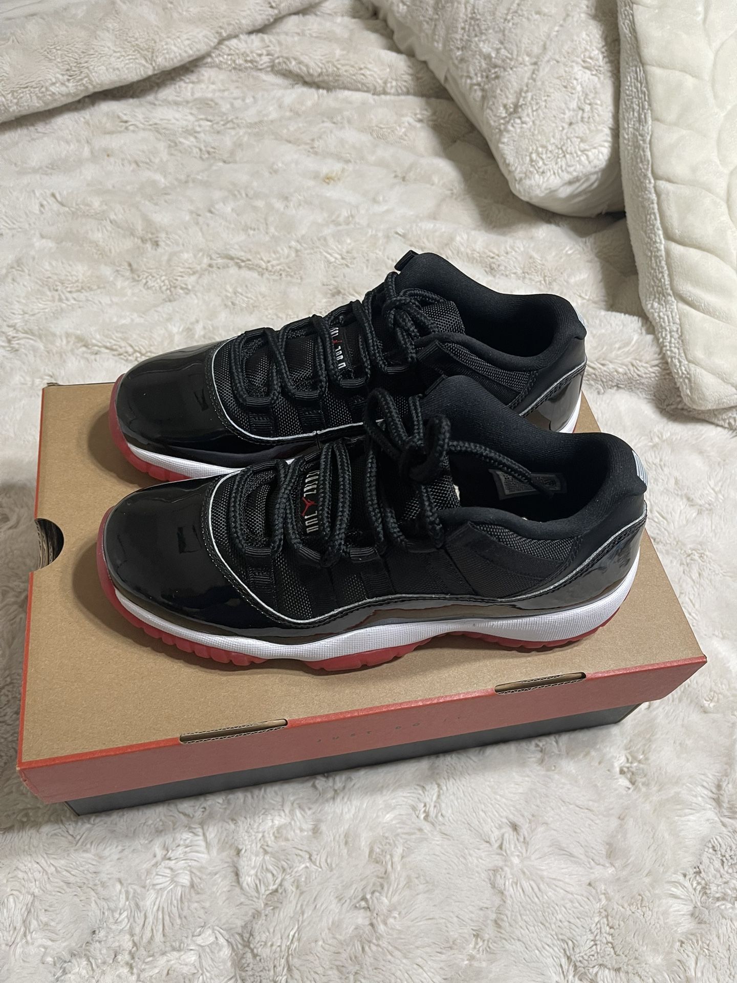 Jordan Retro 11 Breds Low Size 7 (GS)