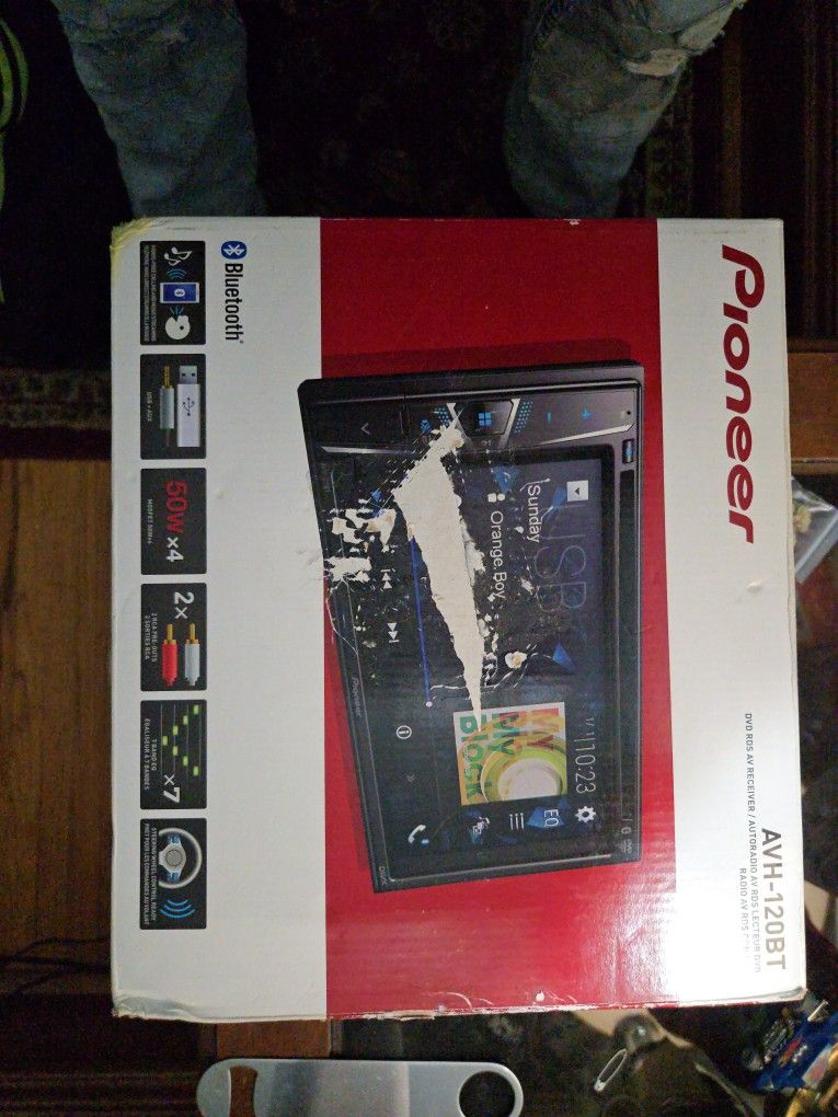 Pioneer Double DIN Touch Screen Stero With Bluetooth Audio Brand New