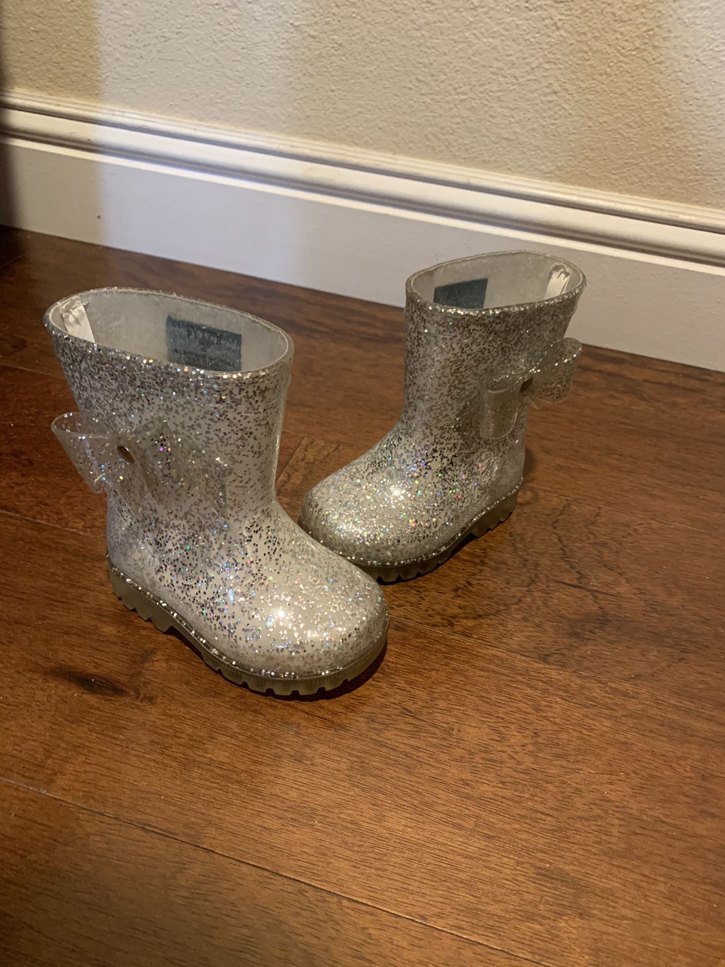 Toddler girl rain boots size 4 color light up bottom