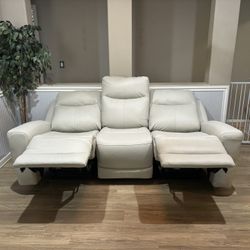 White Power Reclining Leather Sofa – Like New – Free Delivery 🚚 