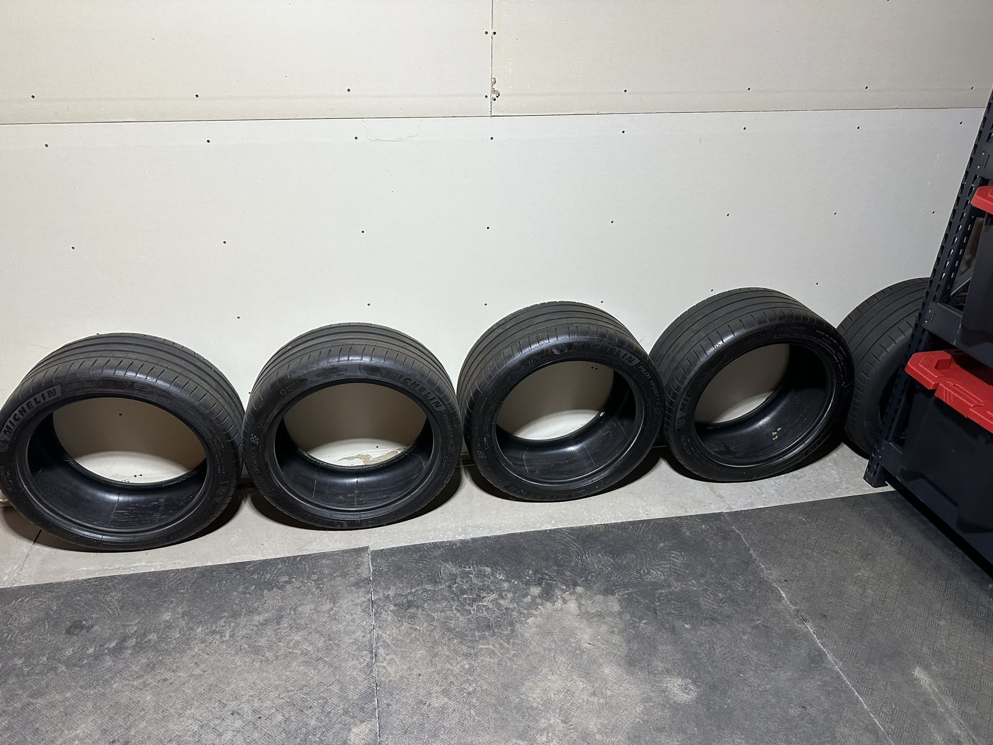 5 Michelin Pilot Sport 4S Summer Tires