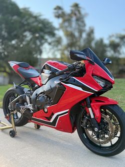 2017 HONDA CBR1000RR CLEAN TITLE 🔴