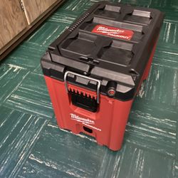 Milwaukee Pack out Half Box