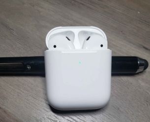 Apple AirPods 2nd Generation