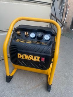 DEWALT 2.5 Gal. Portable Electric Heavy Duty 200 PSI Quiet Air Compressor