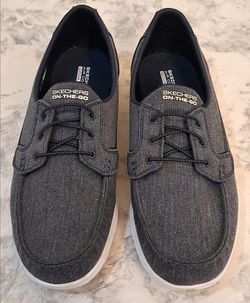 SKETCHERS ON THE GO AIR COOLED GOGA MAT WOMEN’S SHOES - SIZE 11- NAVY