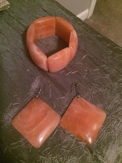 Beautiful Peach Earring & Bracelet Set!