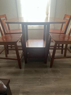 Excellent kitchen table