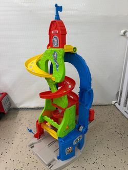 Fisher Price Sit and Stand Skyway Race Track