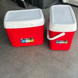 Pair Of Igloo 28 Quart Coolers - Clean