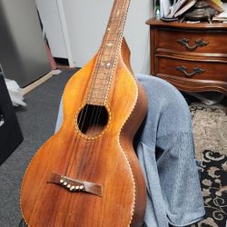 Antique, Kona  Gold Tone