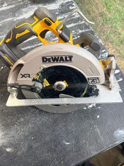 DEWALT 20-Volt MAX 7-1/4 in. Cordless Circular Saw (Tool Only)