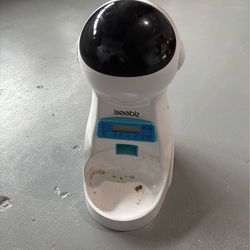 Automatic cat feeder