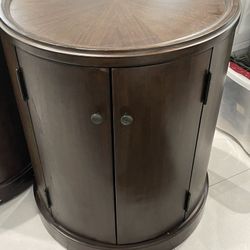 Pair heavy Bassett Palisades Drum Tables side tables nightstands. Jupiter