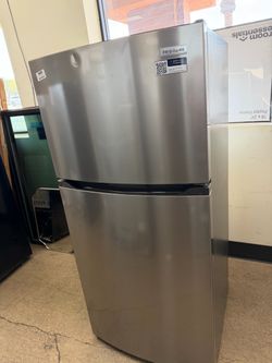 Frigidaire 13.9 Cu ft Top Freezer Refrigerator- Stainless Steel