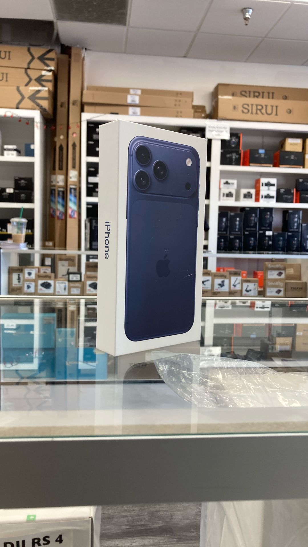 iPhone 17 Pro Max 256GB (Deep Blue)