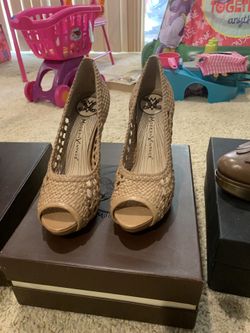 Modern Vintage Size 6 Nude heels!!