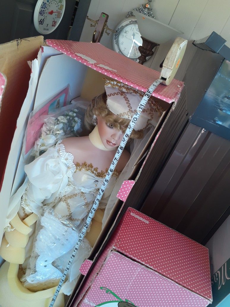 *BEAUTIFUL*  Large Porcelain Doll Collection Mint