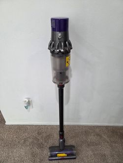 Dyson Vaccum V10 + Battery