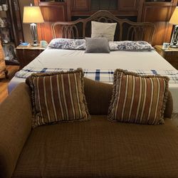 Antique Elegant King  Bedroom Set