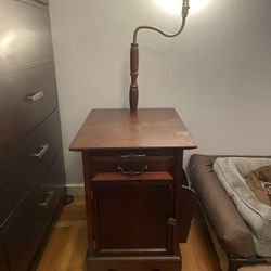 night stand / side table with lamp