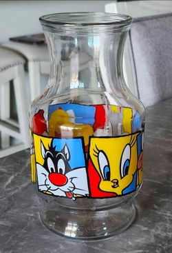 Looney Tunes TM Warner Bros 48 oz Carafe Vintage 1994 Anchor Hocking