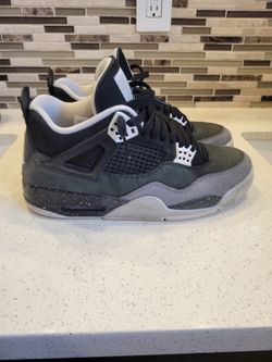 Used jordan 4 retro size 10.